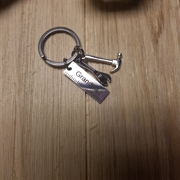 🛠🛠🛠Cutest Grandpa KeyChain with tools - Picture 3 of 5
